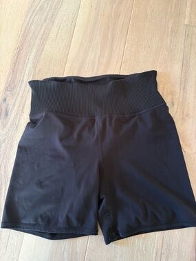vuori biker shorts black large
